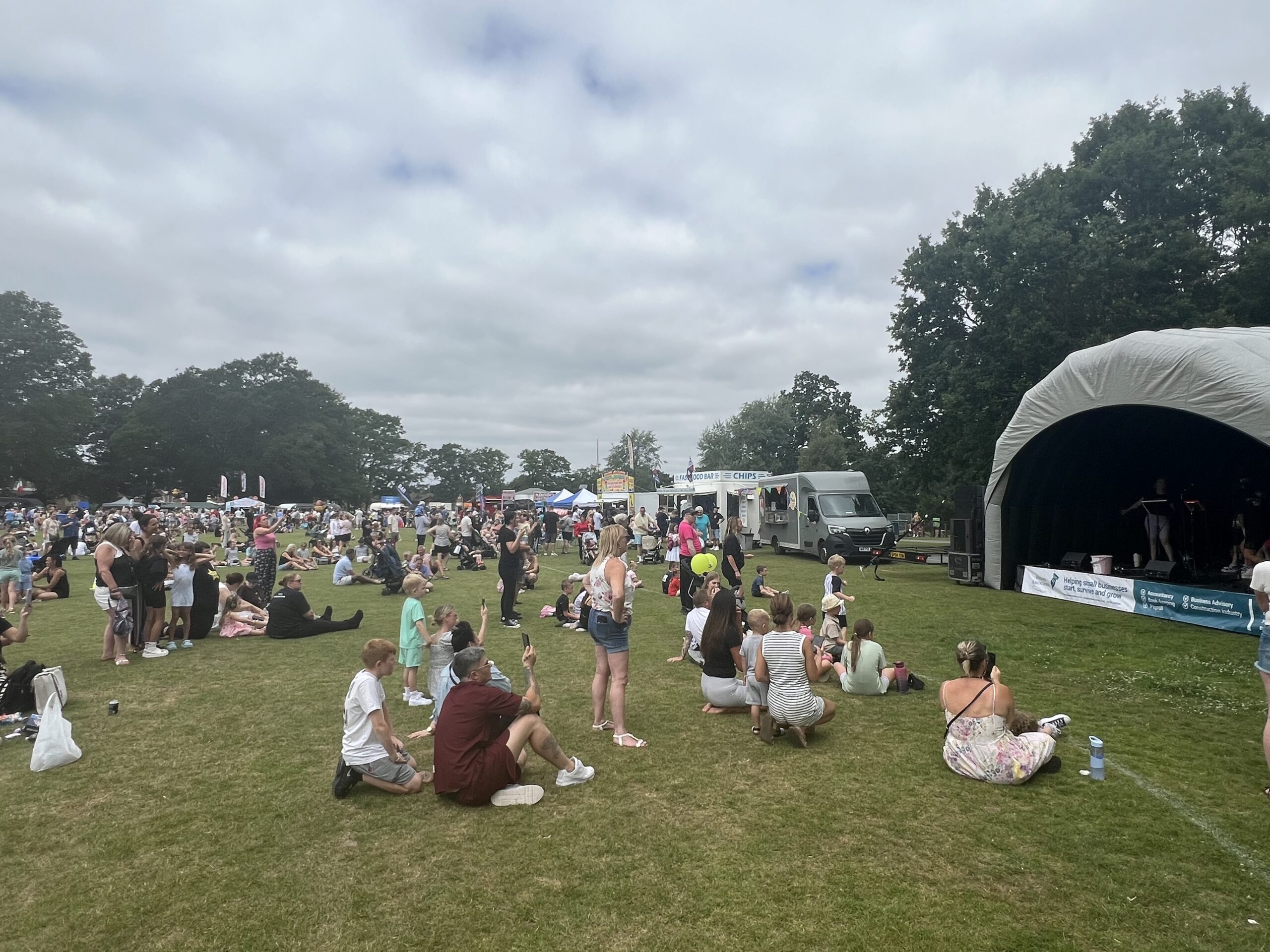 Jubilee Fete Stage and Crowd